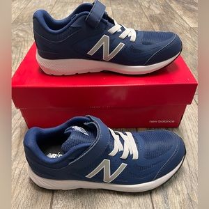 NWOT Balance Hook/Loop Boys Running Shoes 6M